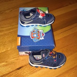 ✨NEW!!!Paw Patrol Shoes that light up!Size 8!!✨